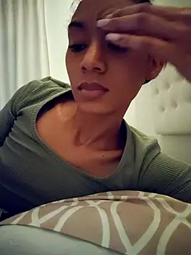 Leaberry online show from December 2025 01:49:02 AM