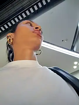 Leaberry online show from February 2026 10:45:02 PM