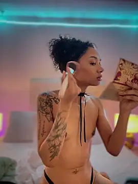 Leaberry online show from February 2026 08:20:01 PM