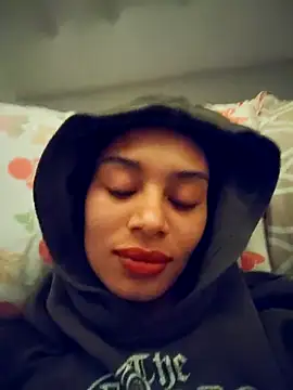 Leaberry online show from November 2025 04:45:01 AM