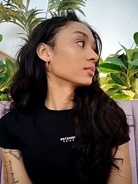 Leaberry online show from November 2025 05:40:01 PM