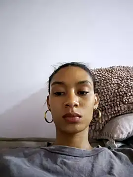 Leaberry online show from November 2025 11:10:01 PM