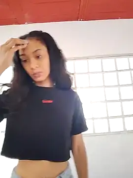 Leaberry online show from December 2025 05:18:01 PM