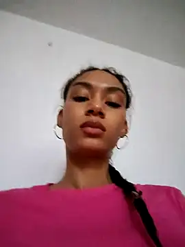 Leaberry online show from October 2025 09:16:01 PM