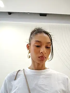 Leaberry online show from November 2025 09:26:01 PM