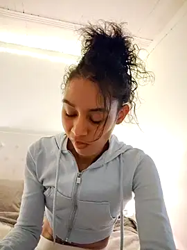 Leaberry online show from November 2025 11:27:01 PM