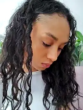 Leaberry online show from October 2025 08:06:02 PM