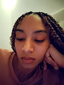 Leaberry online show from November 2025 05:44:02 AM