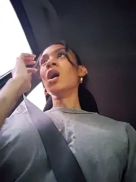 Leaberry online show from November 2025 09:51:02 PM