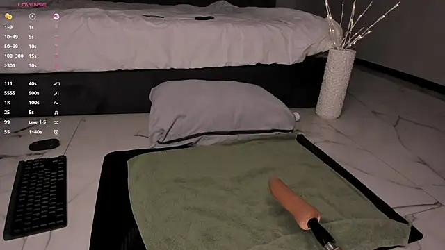 Snapshot of Devil_Minds chatting on November 2025 07:58:01 PM Devil Minds online show from November 2025 07:58:01 PM