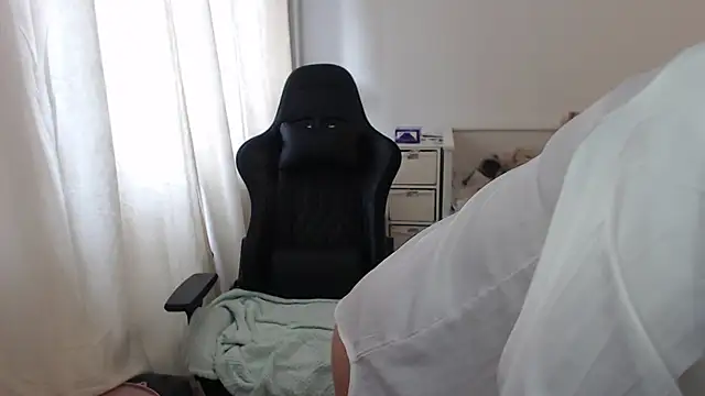 lara vanilla online show from September 2025 11:10:01 AM