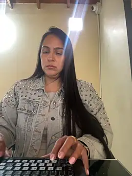 kendall 52 online show from November 2025 02:16:01 PM