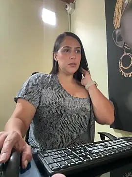 kendall 52 online show from February 2026 03:45:02 PM