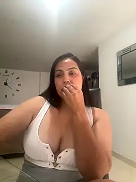 kendall 52 online show from October 2025 05:25:01 PM