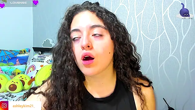 AshleyKim  online show from November 2025 10:57:01 PM