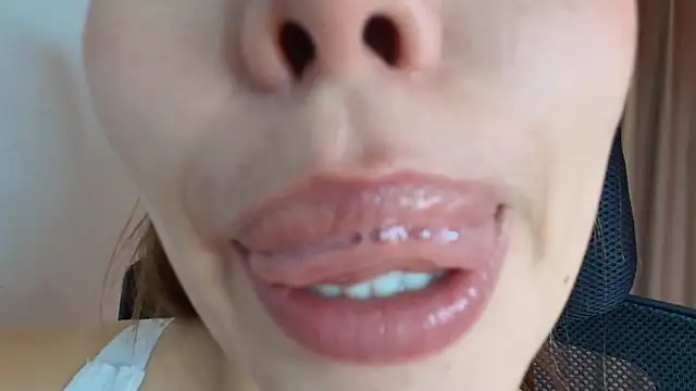 lisbet21x online show from April 2026 10:17:02 PM