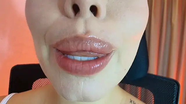 lisbet21x online show from June 2026 09:42:01 PM