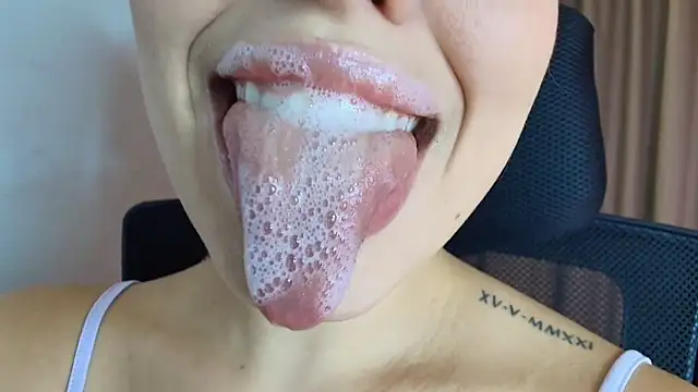 lisbet21x online show from April 2026 10:00:01 PM