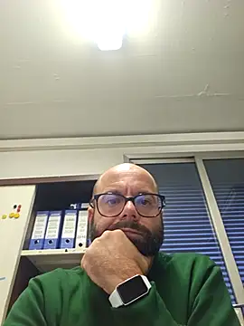 Snapshot of Dolceporco19 chatting on November 2025 04:10:01 PM Dolceporco19 online show from November 2025 04:10:01 PM