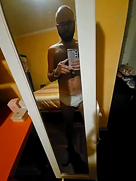 Snapshot of Dolceporco19 chatting on November 2025 05:38:02 PM Dolceporco19 online show from November 2025 05:38:02 PM