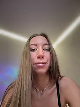 EvaCatt online show from November 2025 04:01:01 AM