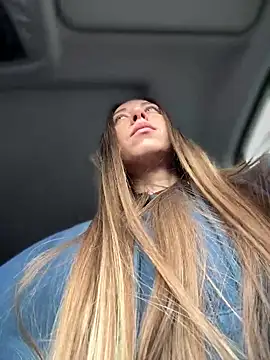 EvaCatt online show from April 2026 03:02:01 AM