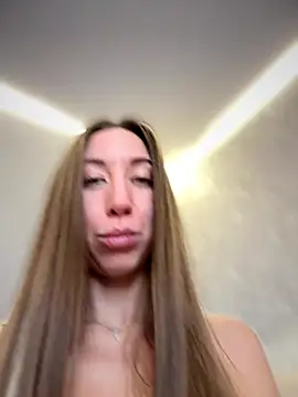 Snapshot of EvaCatt chatting on October 2025 02:35:01 AM EvaCatt online show from October 2025 02:35:01 AM