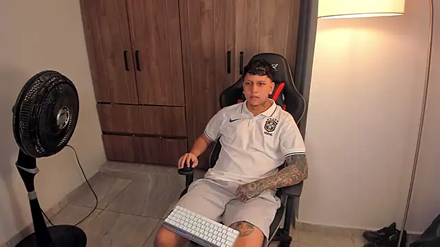 Snapshot of Jake_simons chatting on June 2026 08:25:02 AM Jake simons online show from June 2026 08:25:02 AM