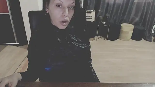 GoldenSasha online show from September 2025 02:01:01 PM