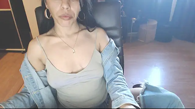 GoldenSasha online show from February 2025 11:20:01 AM