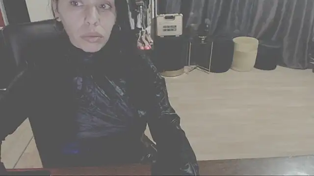 GoldenSasha online show from December 2025 10:49:02 PM