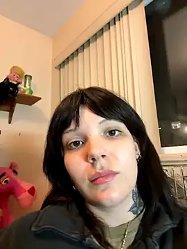 Snapshot of SweetMaisie chatting on October 2025 07:13:01 AM SweetMaisie online show from October 2025 07:13:01 AM
