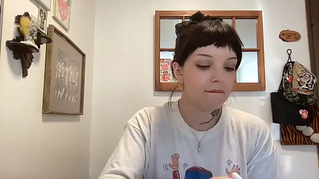 Snapshot of SweetMaisie chatting on October 2025 09:23:02 PM SweetMaisie online show from October 2025 09:23:02 PM