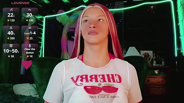 Summer XO online show from April 2026 10:33:02 PM