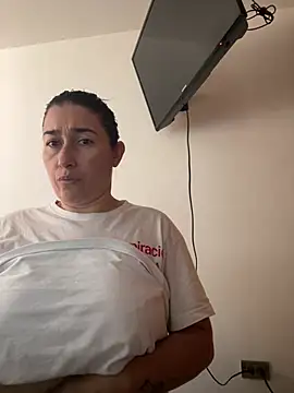 Snapshot of andreaisis2 chatting on April 2026 05:47:01 PM andreaisis2 online show from April 2026 05:47:01 PM