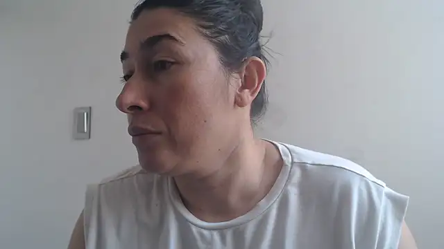andreaisis2 online show from May 2026 06:52:02 PM