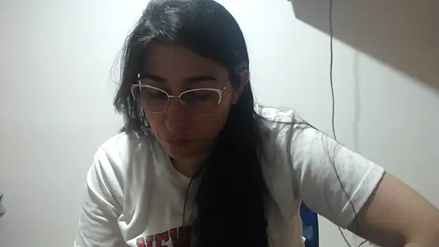 andreaisis2 online show from May 2026 01:32:01 AM