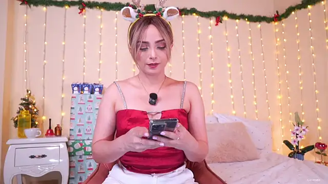 annie22love online show from December 2025 10:01:02 PM