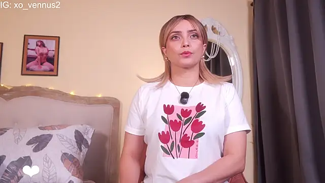 annie22love online show from April 2026 10:06:02 PM