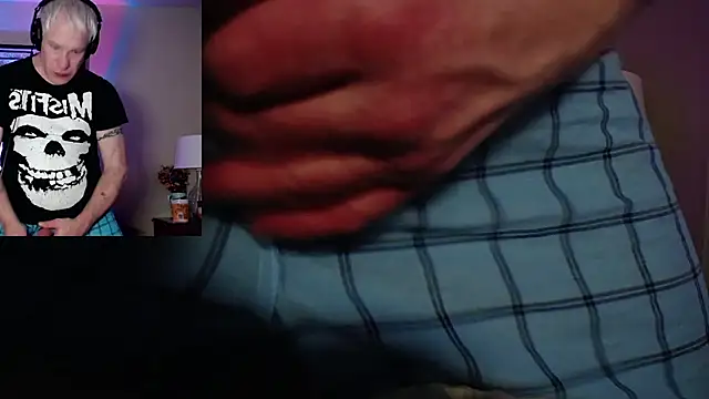 Snarfle82 online show from November 2025 09:13:02 PM