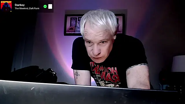 Snarfle82 online show from November 2025 05:39:01 PM