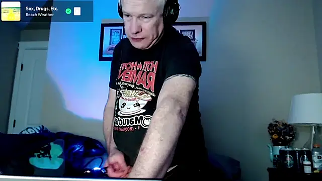 Snarfle82 online show from November 2025 09:08:01 PM