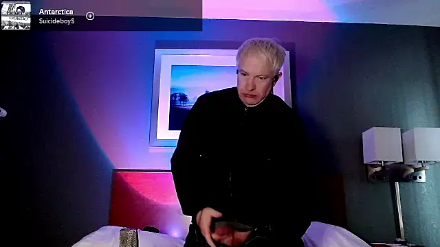 Snarfle82 online show from December 2025 06:33:01 PM