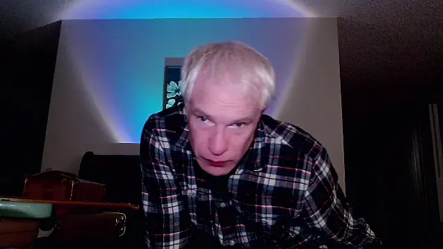 Snarfle82 online show from October 2025 04:35:01 AM