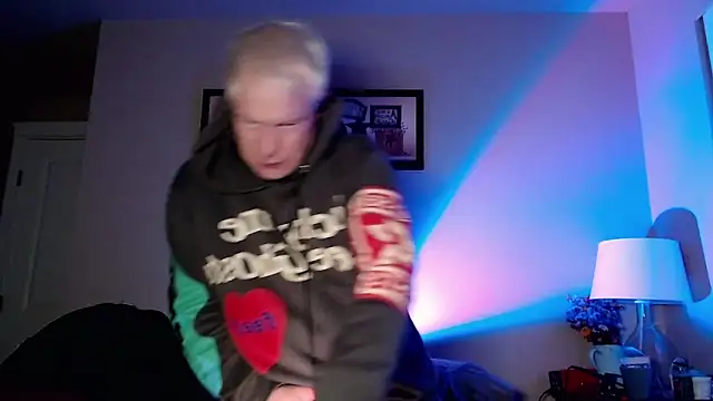 Snarfle82 online show from December 2025 12:33:01 AM