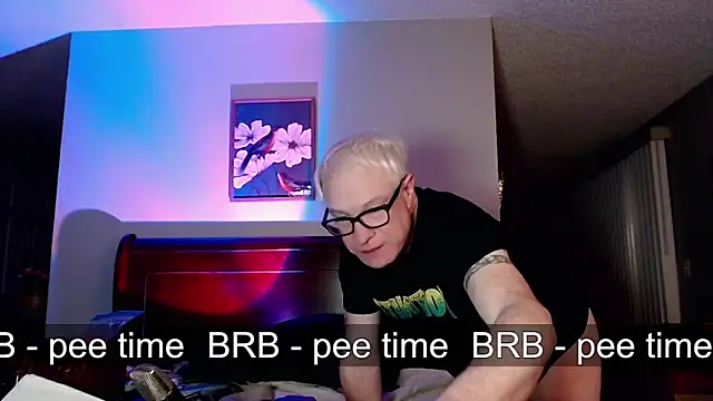 Snarfle82 online show from November 2025 10:41:01 AM