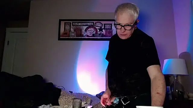 Snarfle82 online show from December 2025 05:19:01 AM