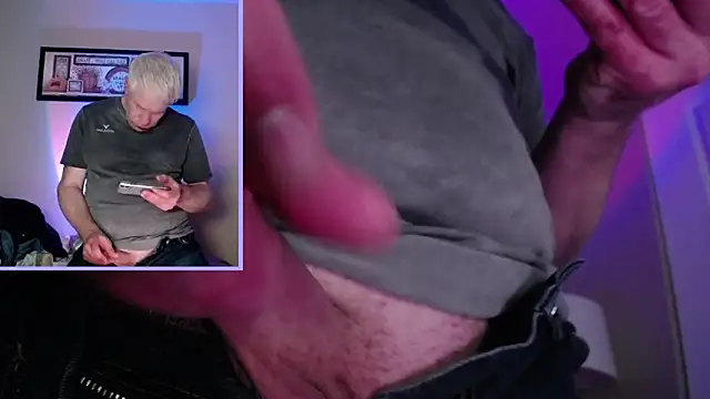 Snarfle82 online show from December 2025 08:25:01 PM