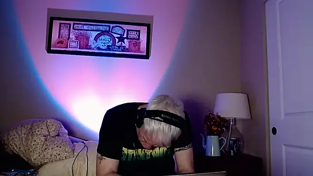 Snarfle82 online show from November 2025 06:50:02 AM