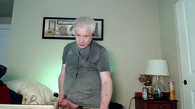 Snarfle82 online show from December 2025 08:04:02 PM